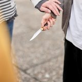 Une campagne veut sensibiliser les jeunes aux dangers de porter un couteau, légal ou pas, sur eux.